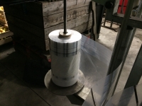 bobine de sac pré-découpé installé sur la machine - Sac automatique en rouleau pré-découpé